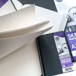 https://www.tintadlaplastykow.pl/gfx/groups/group_4927/t148_daler-rowney_simply_hardback_sketchbook_soft_white_800.webp