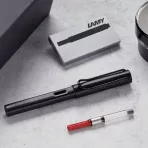 https://www.tintadlaplastykow.pl/gfx/photos/offer_10195147/pioacutero-lamy-alstar-black-m_2_1006135745093625.webp