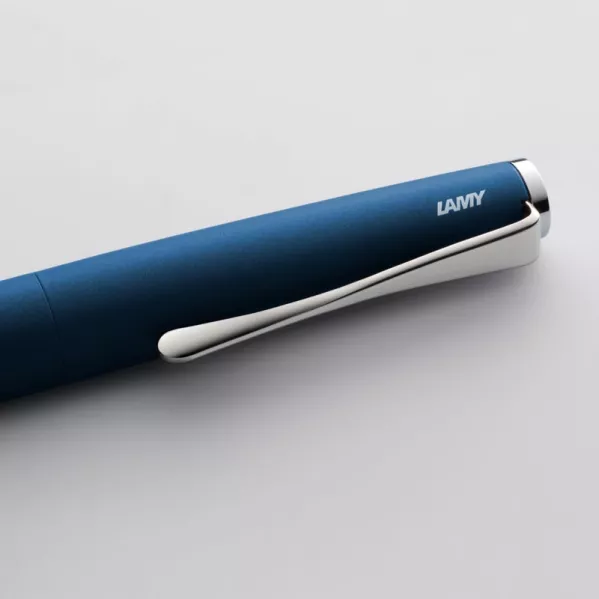 https://www.tintadlaplastykow.pl/gfx/photos/offer_45925658/pioro-lamy-studio-imperial-blue-ef-067_2_954746256132207.webp