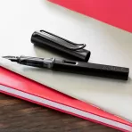 https://www.tintadlaplastykow.pl/gfx/photos/offer_49974837/pioro-lamy-alstar-black-ef_5_770363425100220.webp