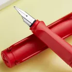 https://www.tintadlaplastykow.pl/gfx/photos/offer_59677101/pioro-lamy-safari-strawberry-ef_3_1900208745090705.webp